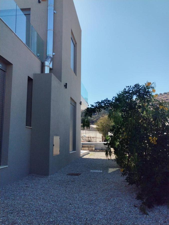 Villa Miron Kamilari Eksteriør billede