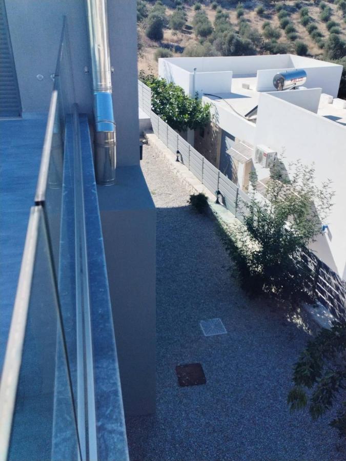 Villa Miron Kamilari Eksteriør billede